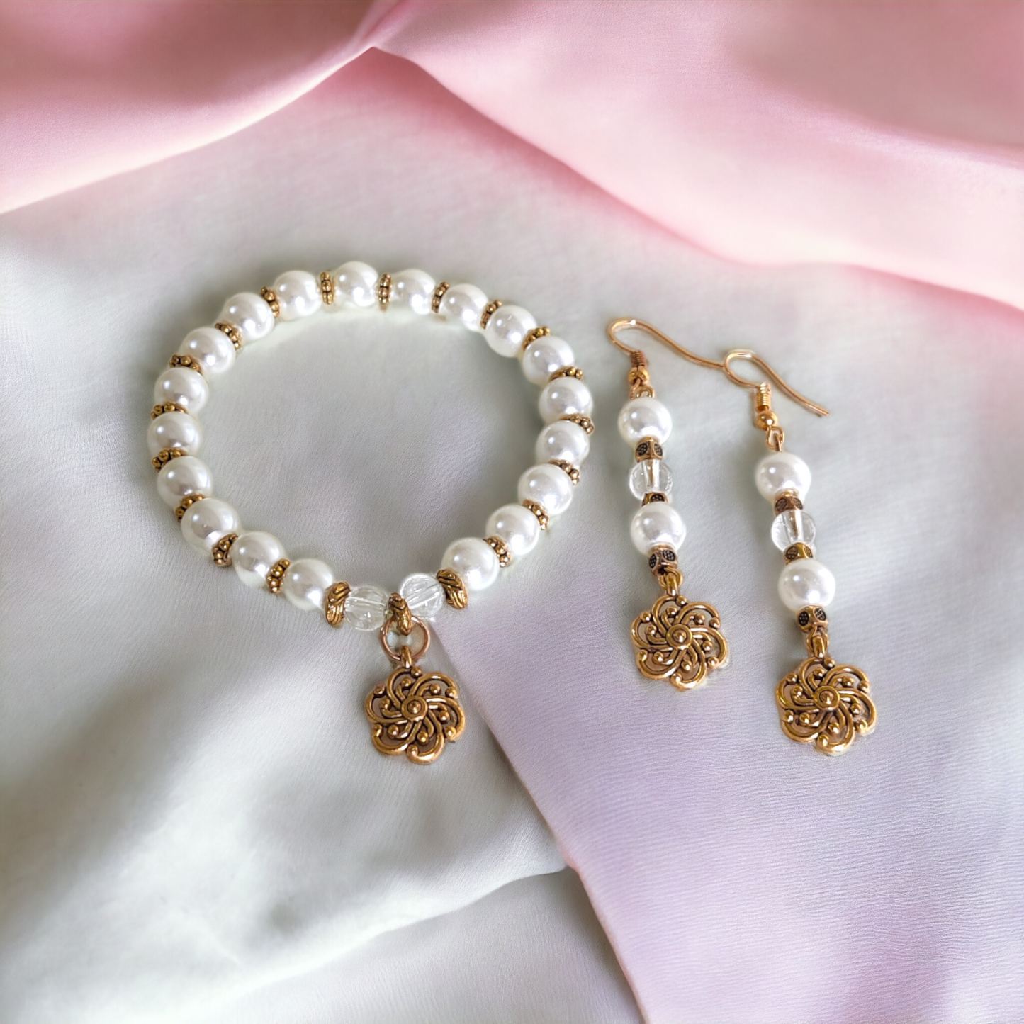 Pearls Bracelet & Earrings Set