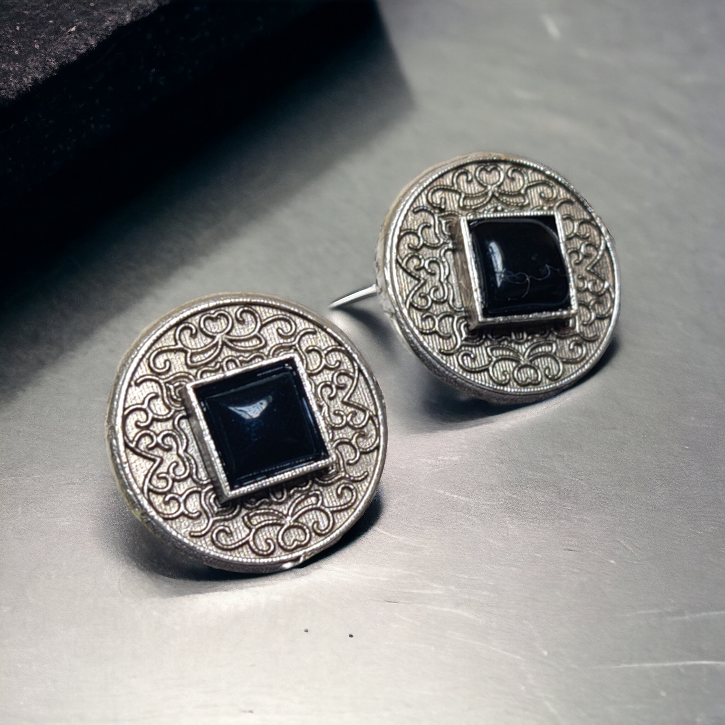 Black Metal Studs - XJ62