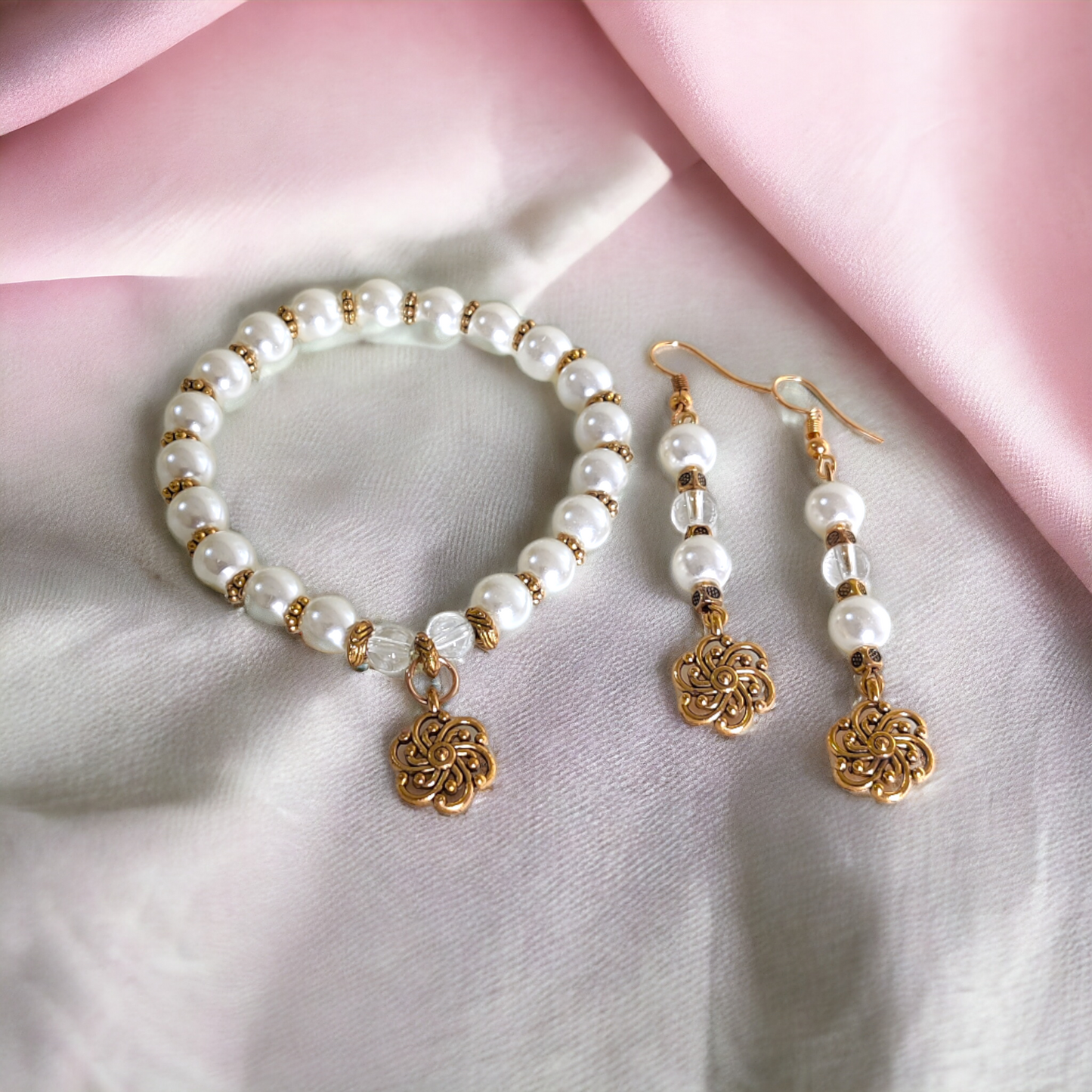 Pearls Bracelet & Earrings Set